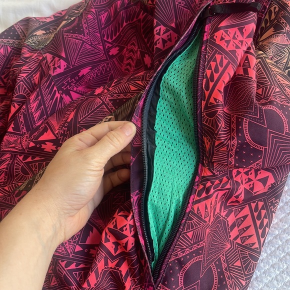 Volcom Fawn insulated snowboarding jacket - size SM - good used condition - Picture 11 of 16